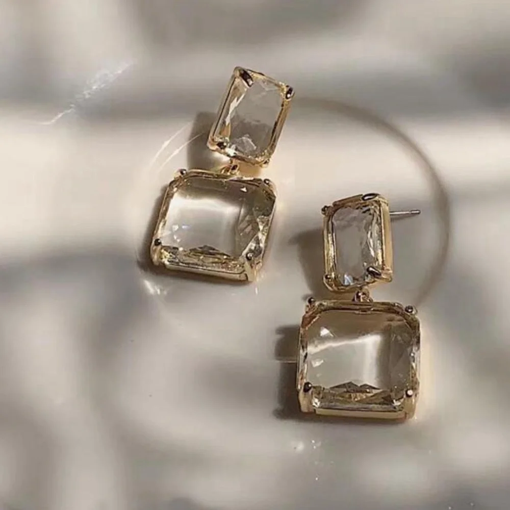 Clear gemstone dangle earrings ✨ - Picture 2 of 3